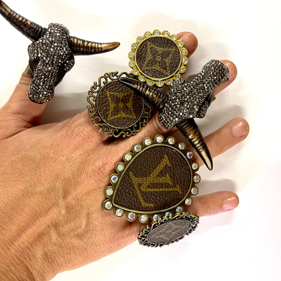 Long horn Ring in black rhinestones - Patches Of Upcycling