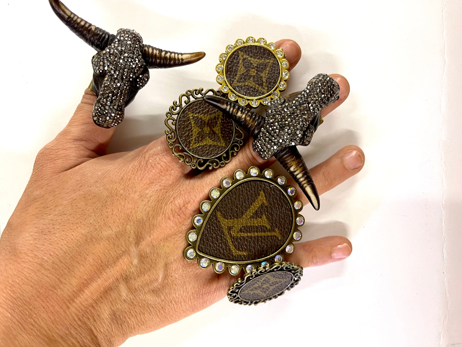 Long horn Ring in black rhinestones - Patches Of Upcycling