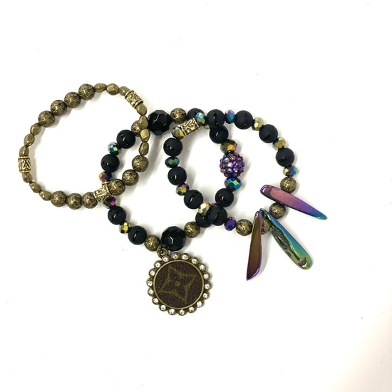 Hand beaded bracelet set black, antique, iridescent beads with antique pendant - Patches Of Upcycling