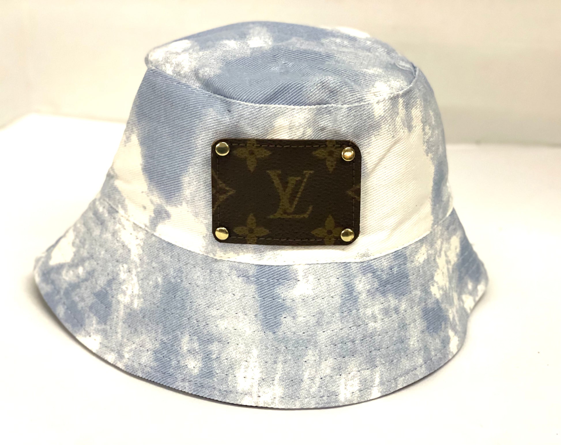 Bucket Hat in Acid Washed Blue - Patches Of Upcycling