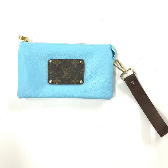 Jill in baby blue (medium patch) with leather strap - Patches Of Upcycling
