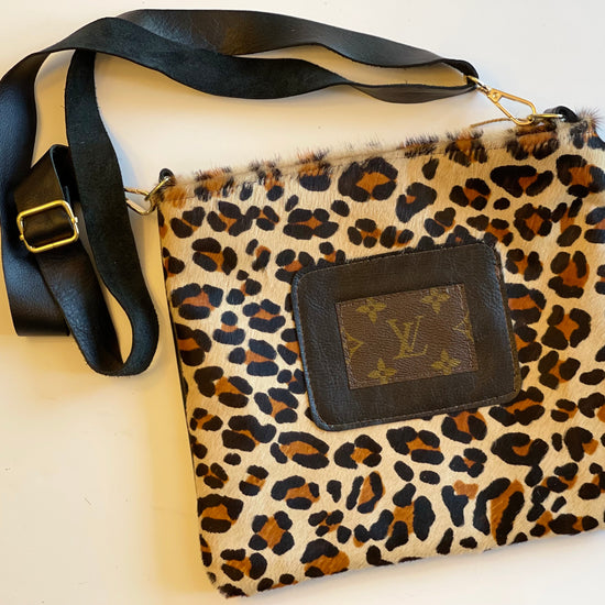 Medium Crossbody in Leopard - Patch in Black - Patches Of Upcycling No fringe Handbags Patches Of Upcycling
