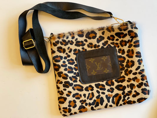 Medium Crossbody in Leopard - Patch in Black - Patches Of Upcycling No fringe Handbags Patches Of Upcycling