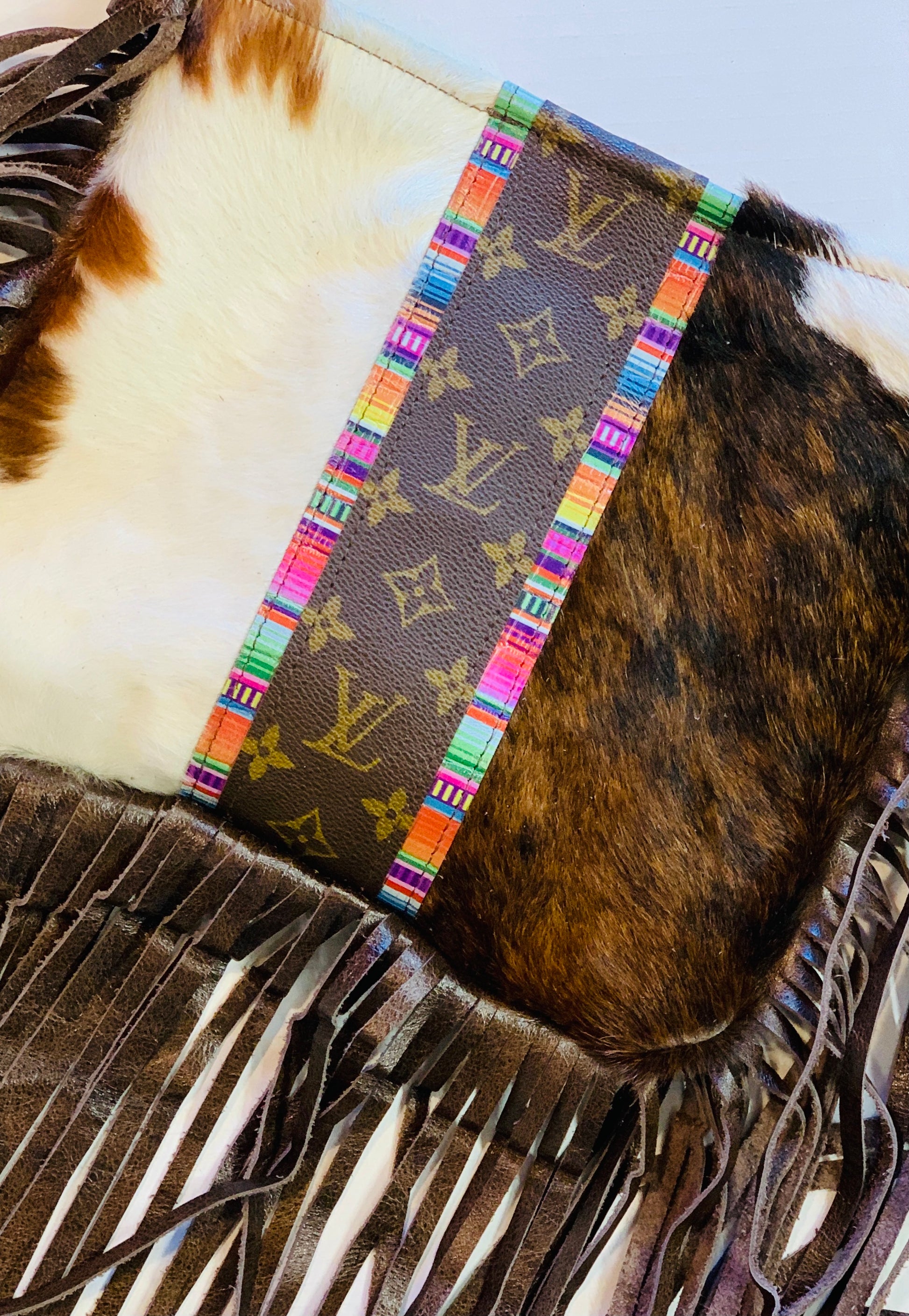 Medium Crossbody Kelsey, Tricolor HOH Strip of Serape - Patches Of Upcycling
