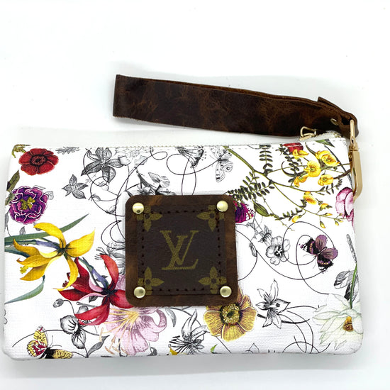 Jill in white floral (brown patch) with leather strap - Patches Of Upcycling