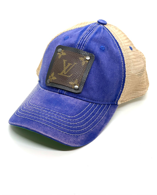 QQ1 - Faded Blue Trucker Hat Black/Black - Patches Of Upcycling