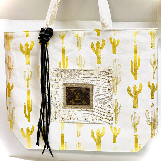 Beach tote in white with gold cactuses - Patches Of Upcycling