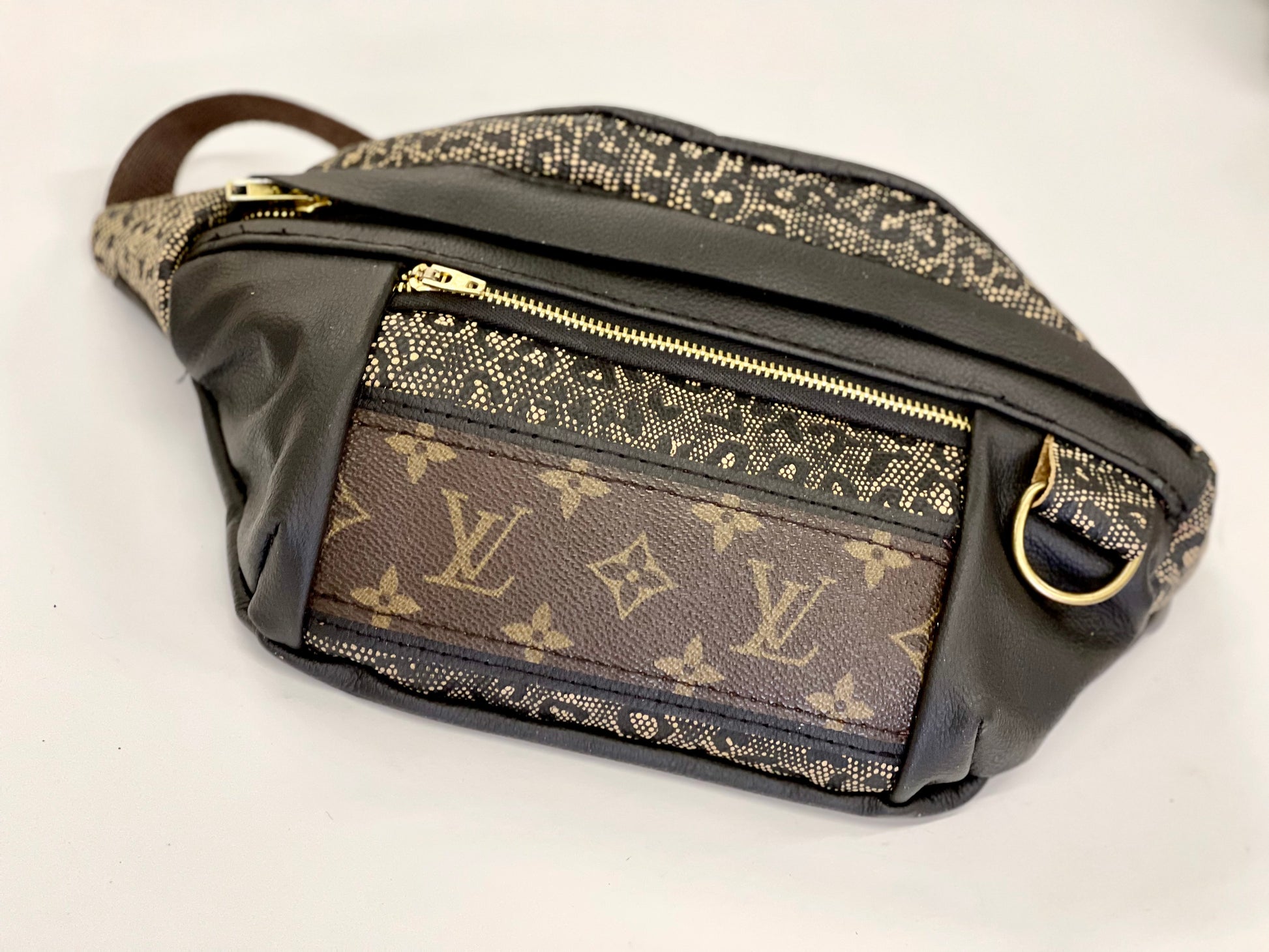Adjustable Bum Bag STRIP LV - Patches Of Upcycling Embossed Leopard with Black Patches Of Upcycling